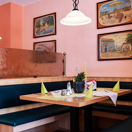 Restaurant & Hotel Storchenklause Storkow  Buitenkant foto